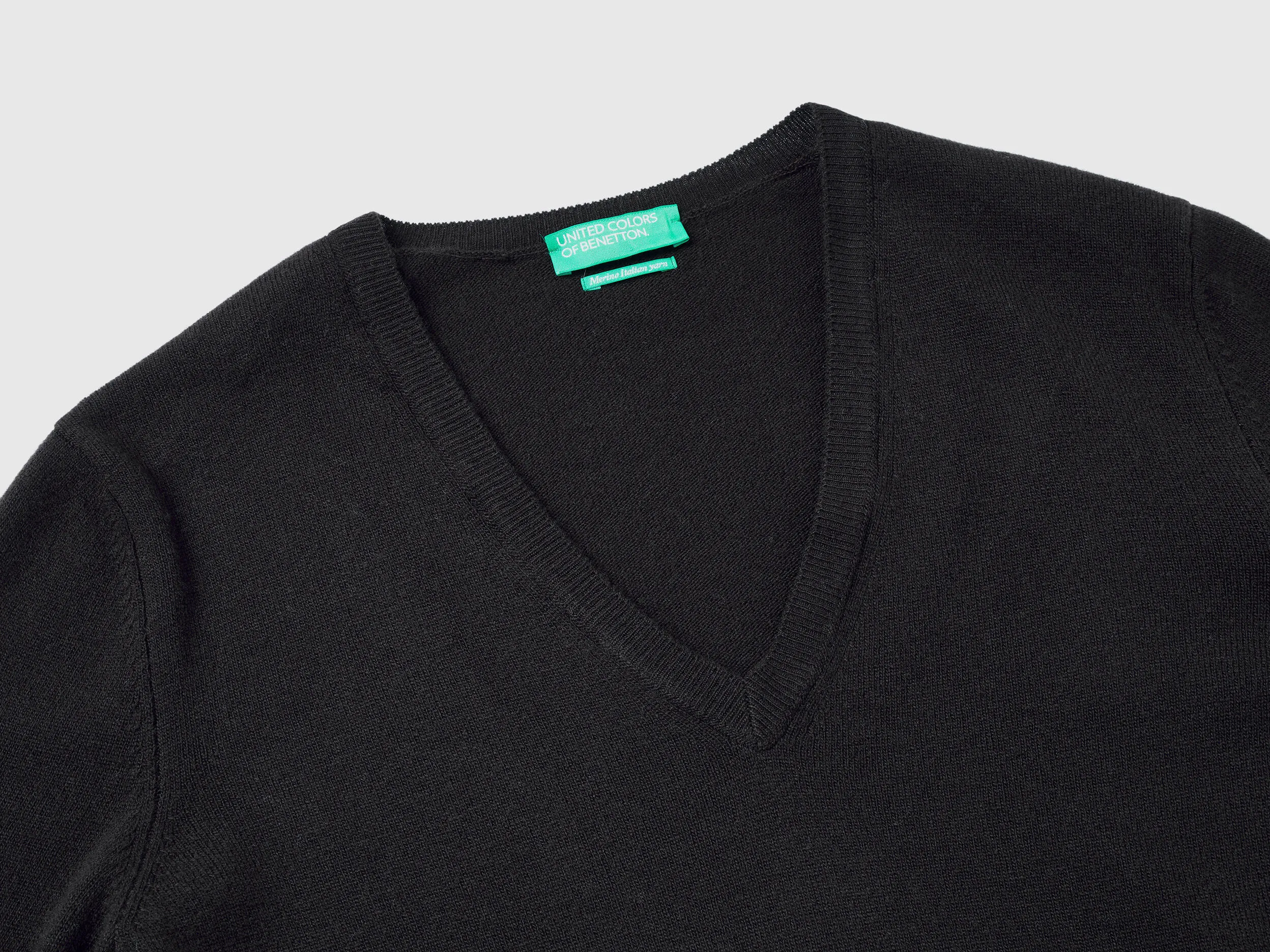 Black V-neck sweater in pure Merino wool - Black | Benetton