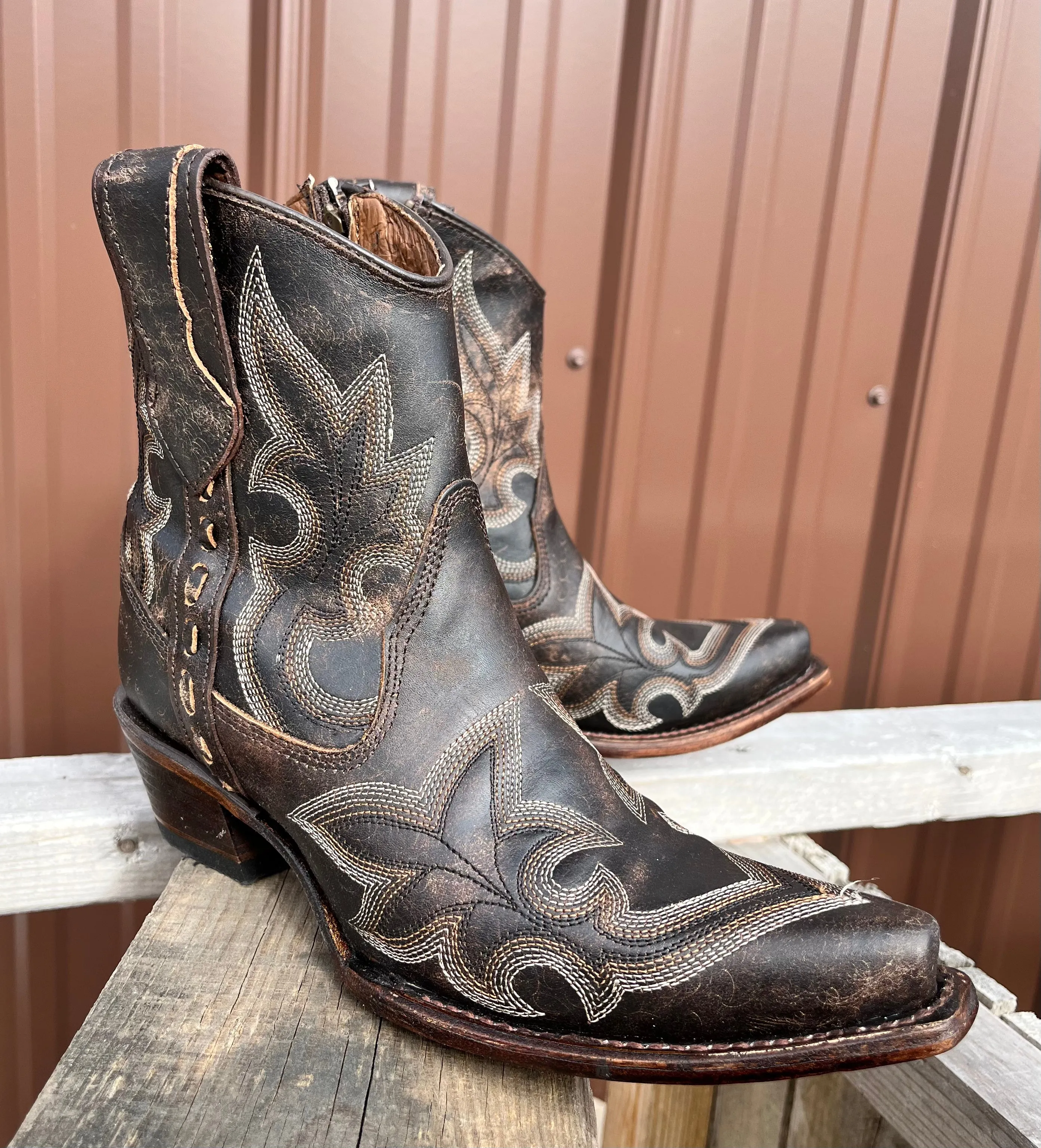 Circle G by Corral Women's Dark Brown Ankle Cowgirl Boot L5917