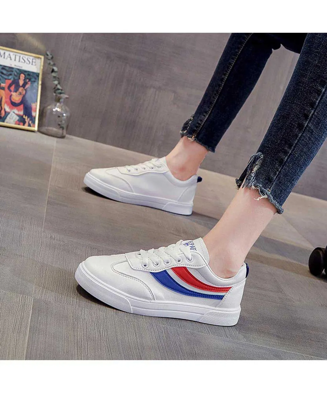 White mixed blue red color stripe shoe sneaker